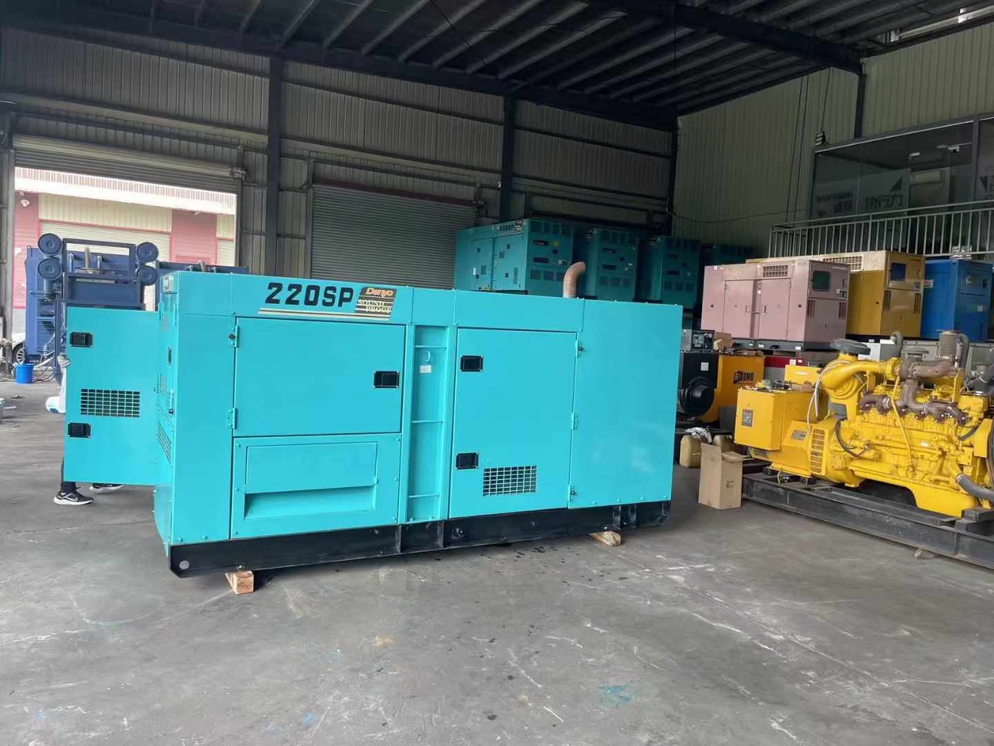 镜铁区800kW 柴油发电机的输出电流波动范围是多少？