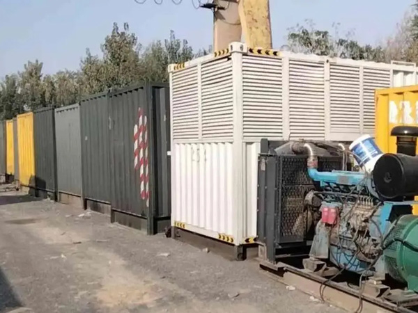 镜铁区200KW柴油发电机机组每小时油耗是多少？
